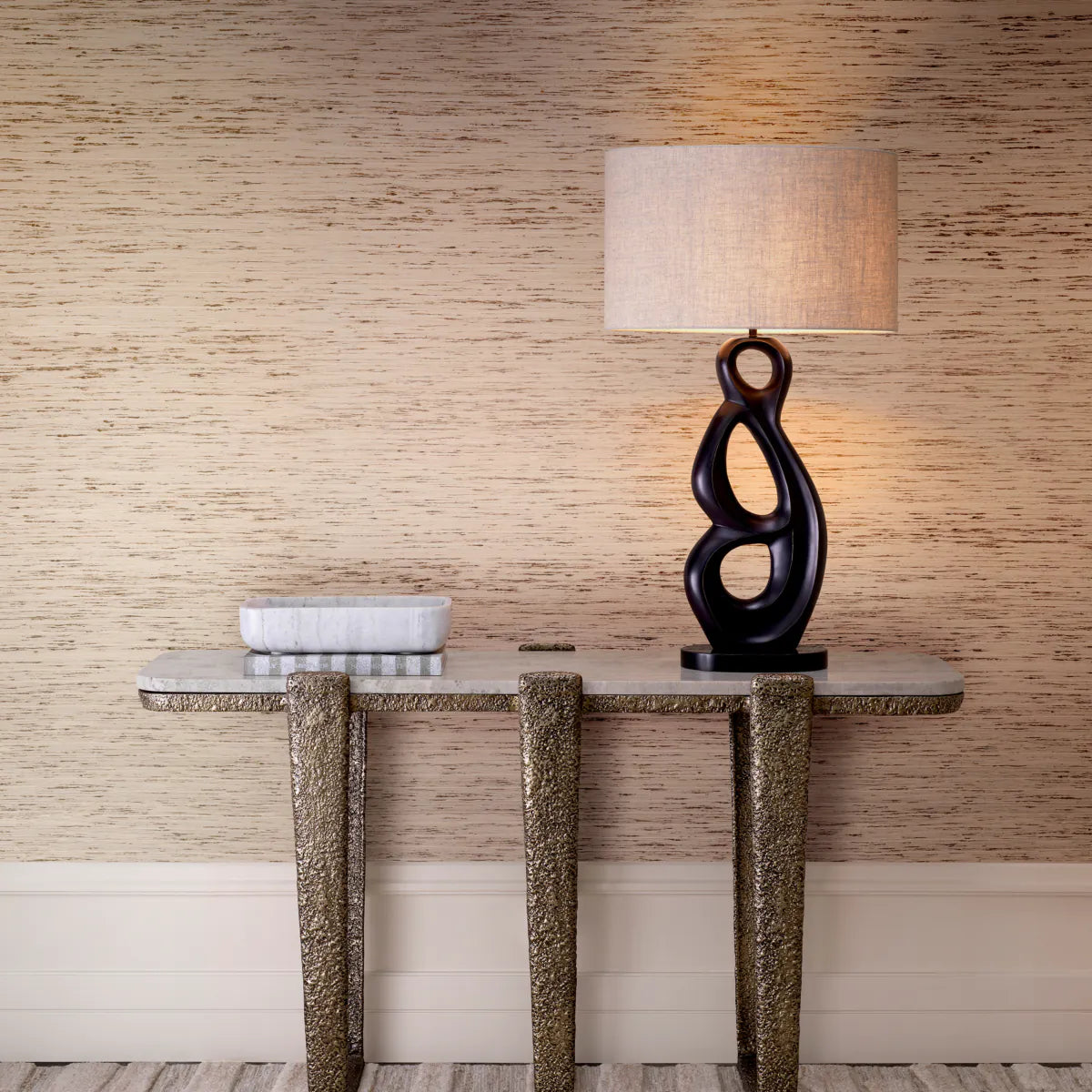 Bronze highlight finish | black granite base
