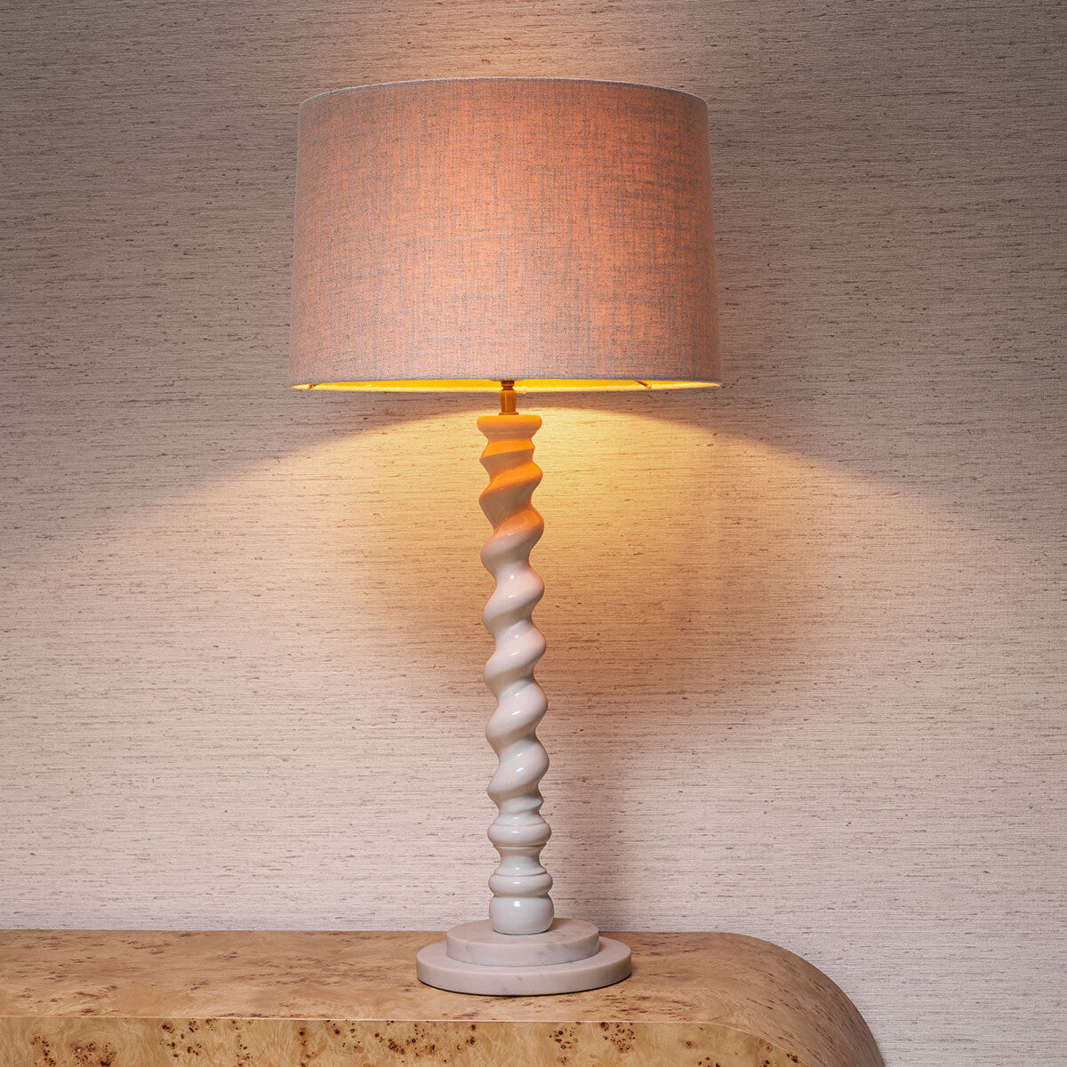 Lampa stołowa Massimo, wykończenie biały fortepian, z abażurem