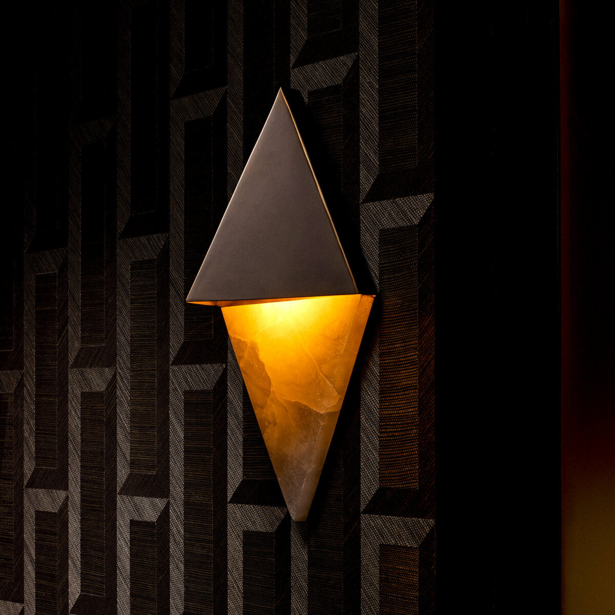 Lampa ścienna Mirabeau, wykończenie bronze highlight, alabaster