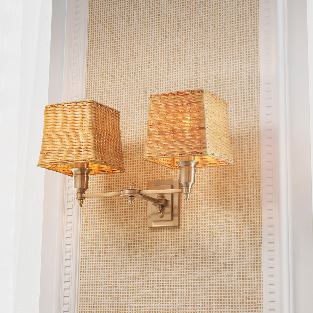 Lampa ścienna Lexington Double, wykończenie mosiądz antyczny, z abażurami rattanowymi