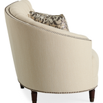 Sofa pikowana z ćwiekami