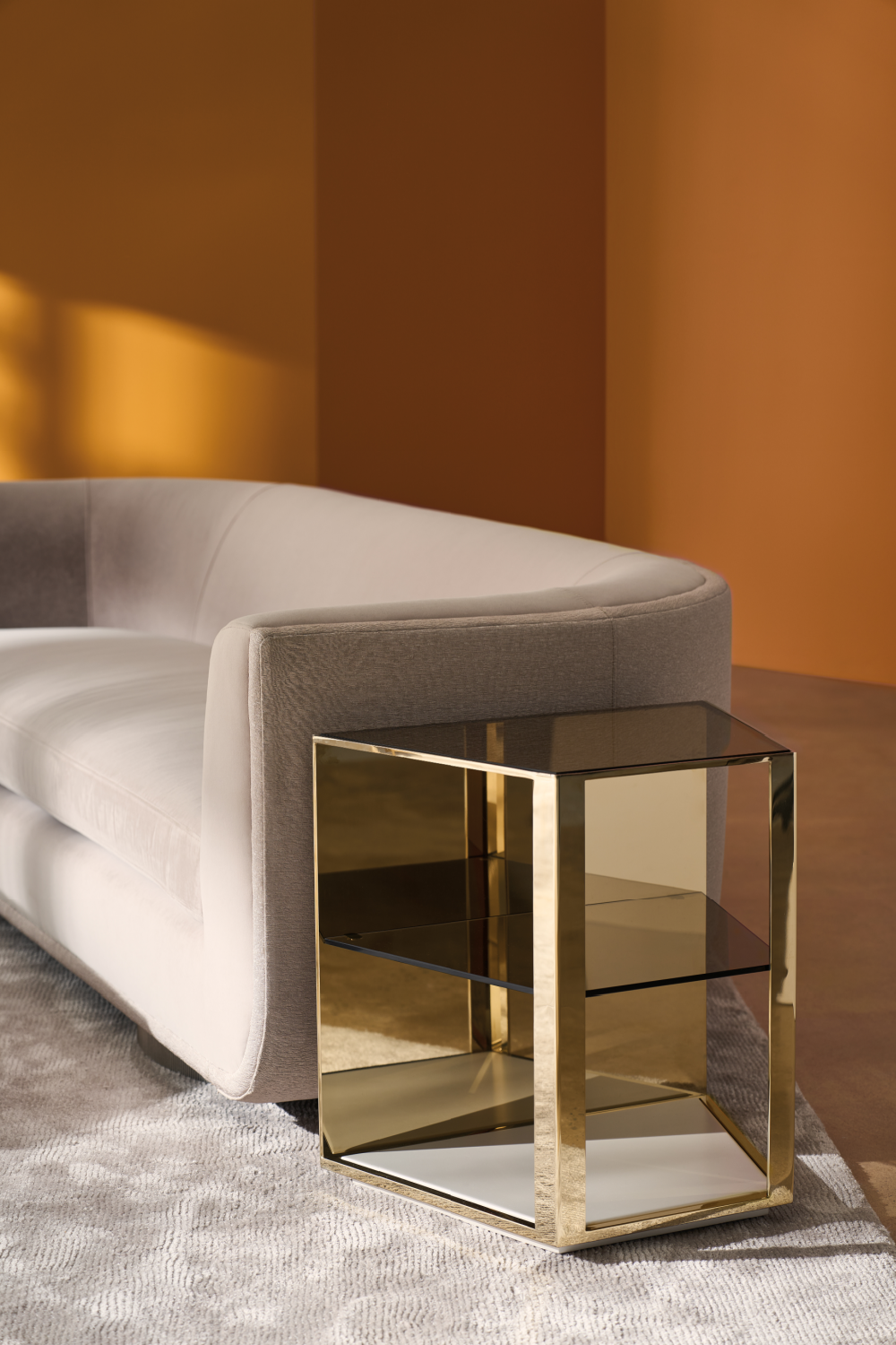Zakrzywiona sofa w kolorze ciemnoszarym | Maszynka do strzyżenia Caracole | Caracole.eu.com