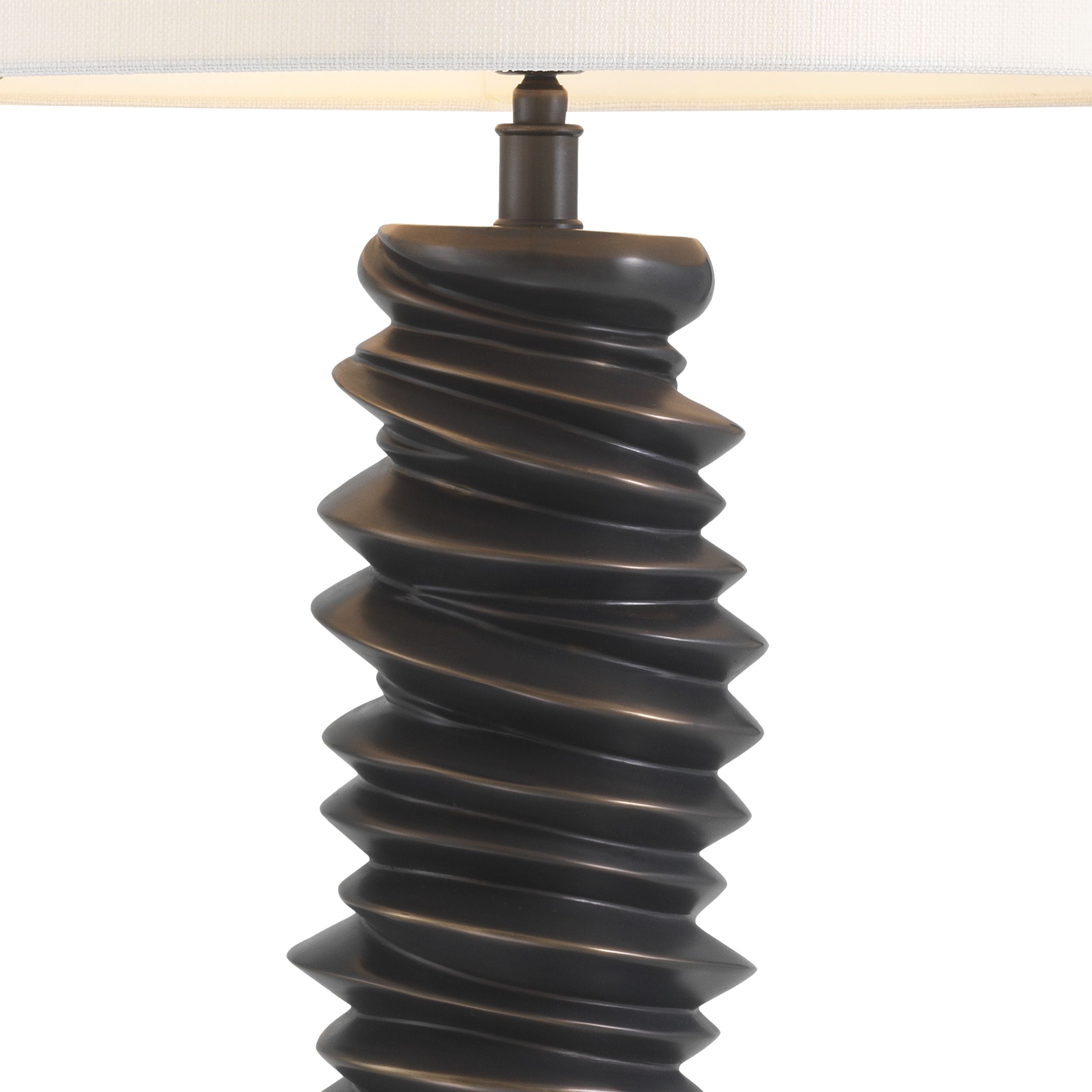 Bronze highlight finish | honed black granite base