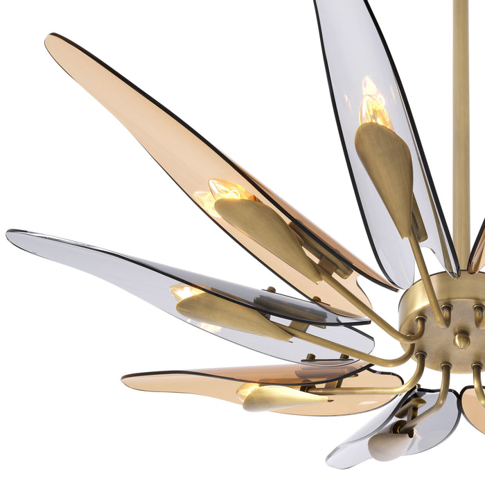 Żyrandol Eichholtz Sky, wykończenie w antycznym mosiądzu