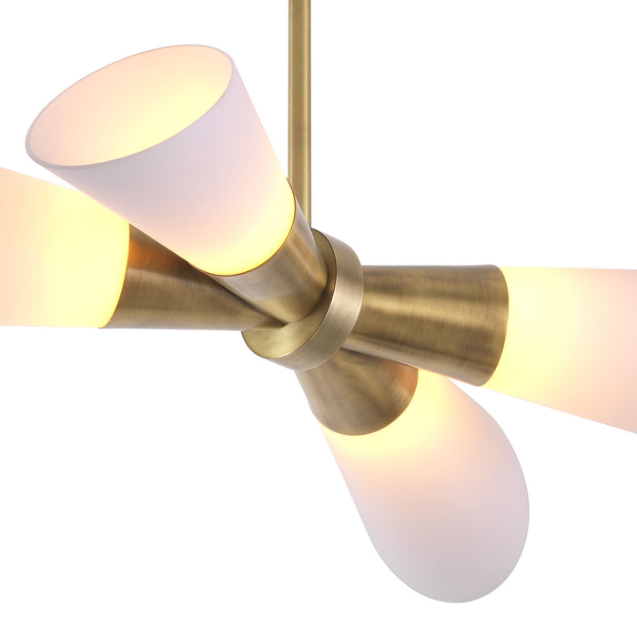 Żyrandol Eichholtz Papillon wykończony antycznym mosiądzem i białym szkłem